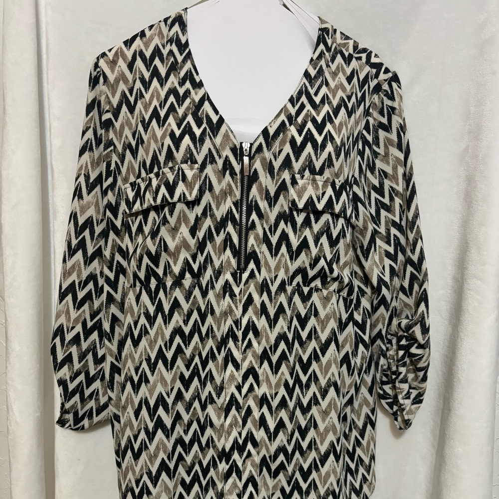 Women’s 16/18 nice dress blouse.